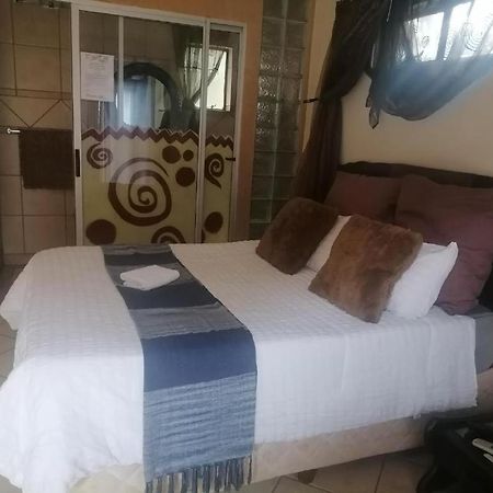 Two Summers Guesthouse 팔라보르와 외부 사진