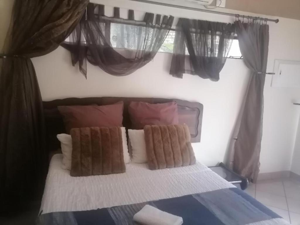 Two Summers Guesthouse 팔라보르와 외부 사진